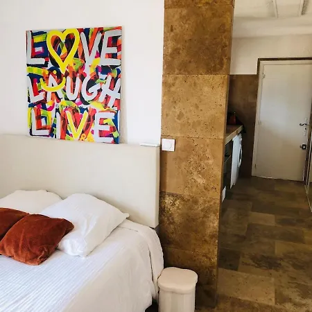 Charmant Studio Apartment *